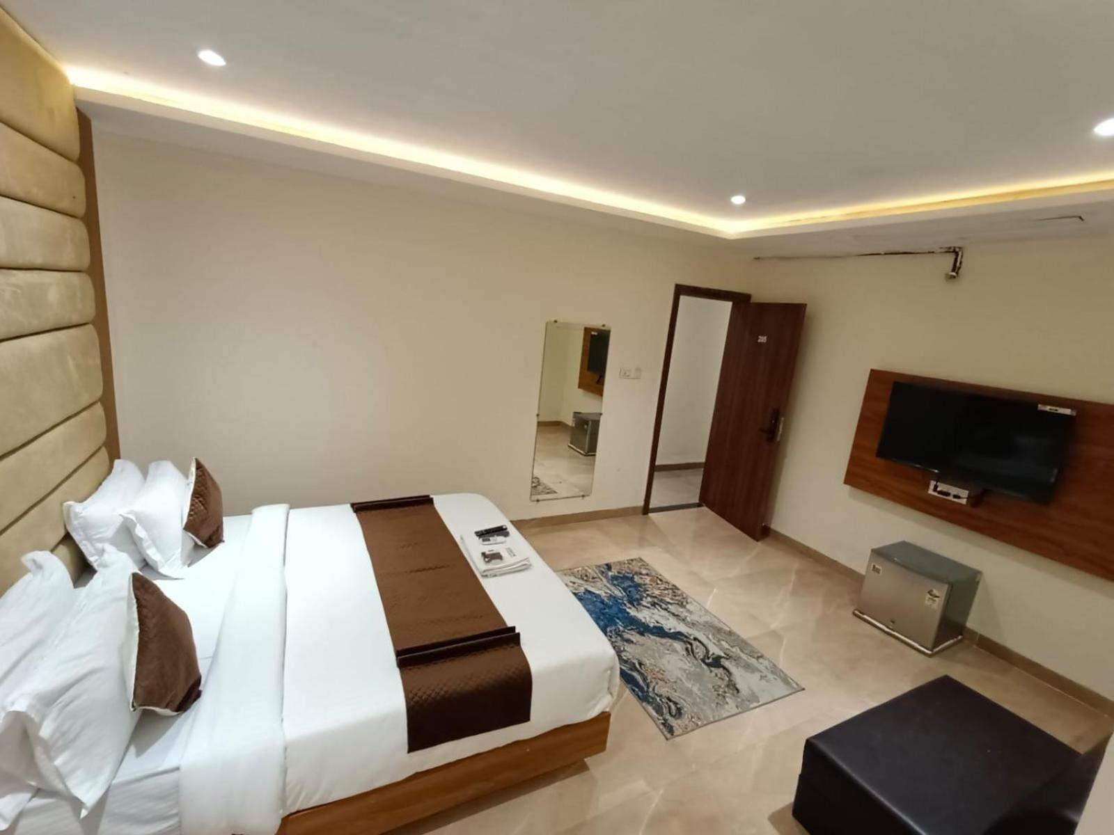 Hotel Yashraj 2*